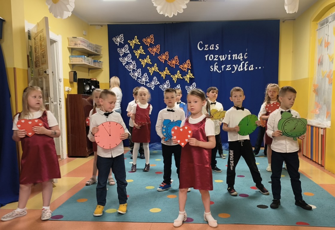 Seniorzy z DDPS wzięli udział w zakończeniu roku słupskich zerówkowiczów