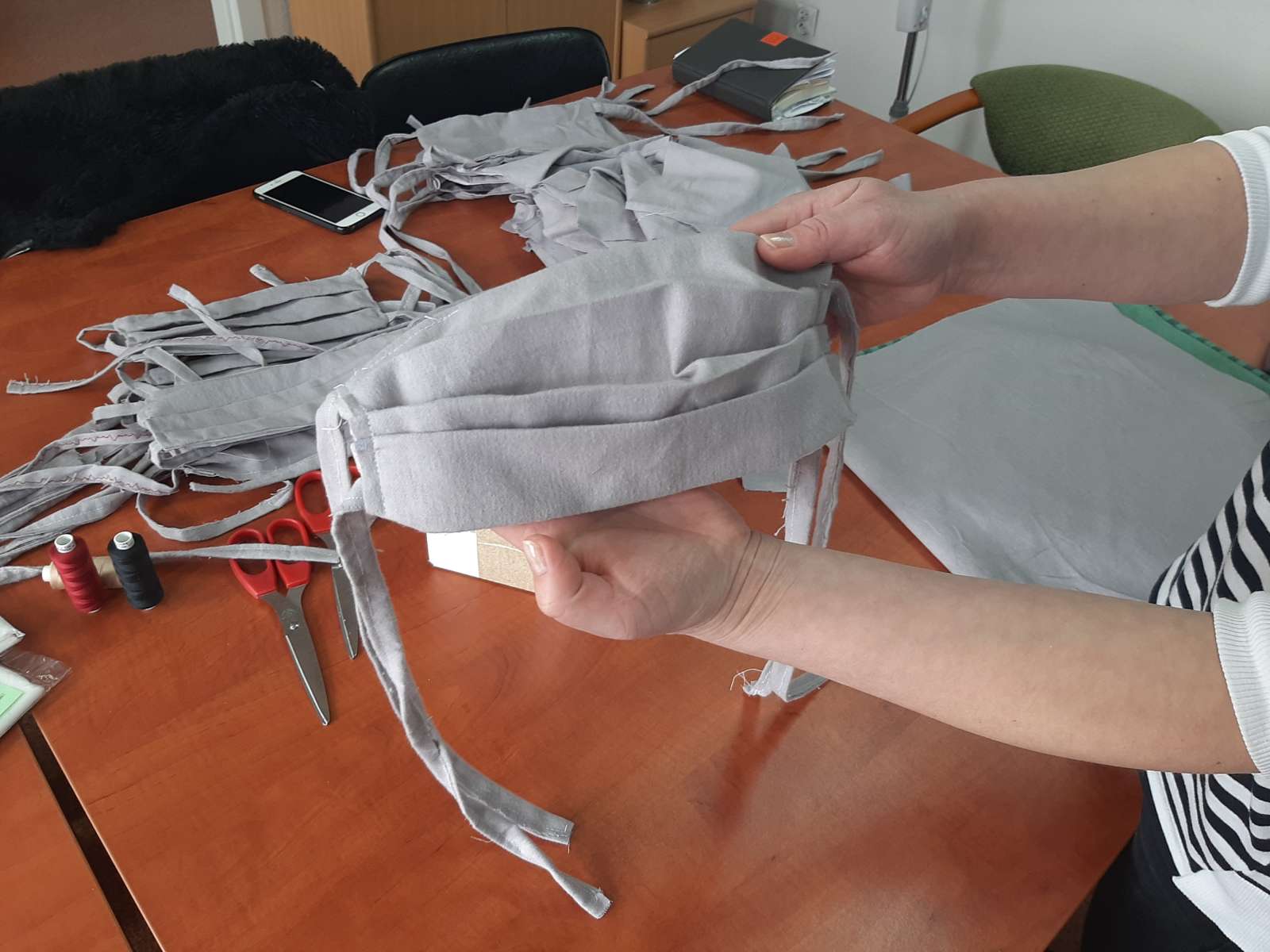 Pracownicy MOPR szyją maseczki