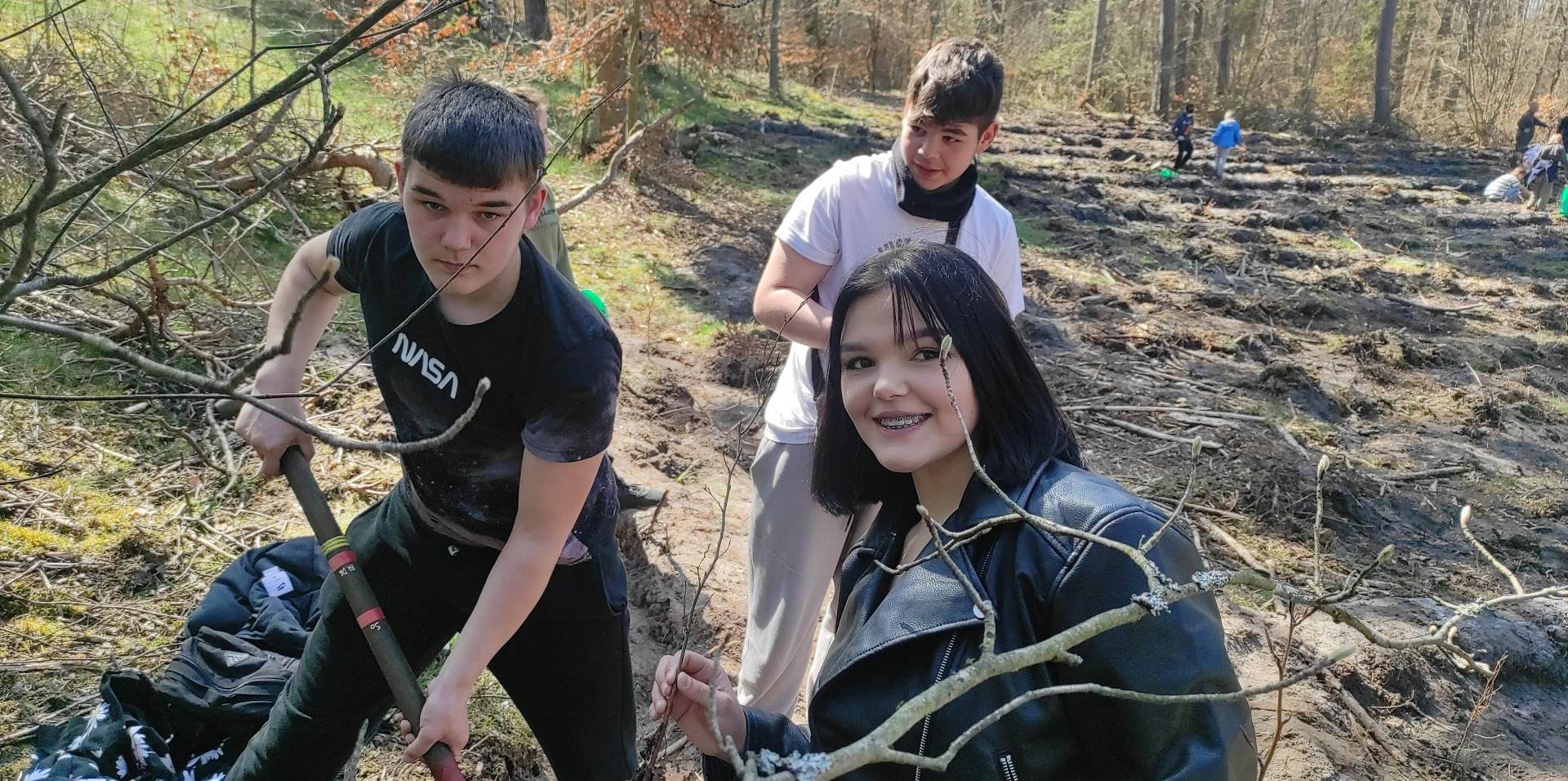 Wychowankowie z Placówki Socjalizacyjnej posadzili las