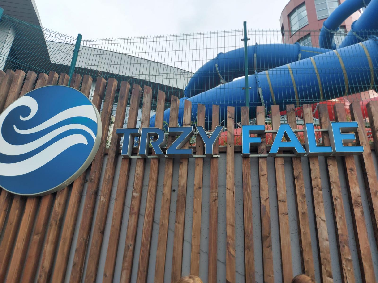 Wodne szaleństwa dzieci z Placówek w Parku Wodnym Trzy Fale