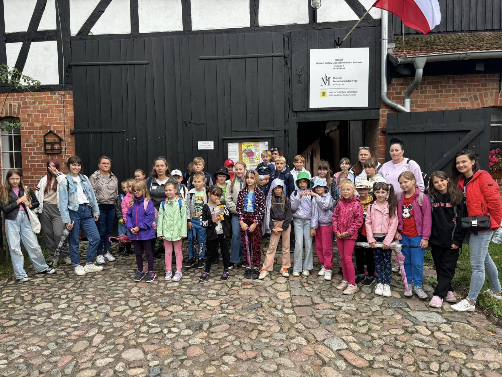 Wycieczka dzieci z Placówek Wsparcia Dziennego do Swołowa