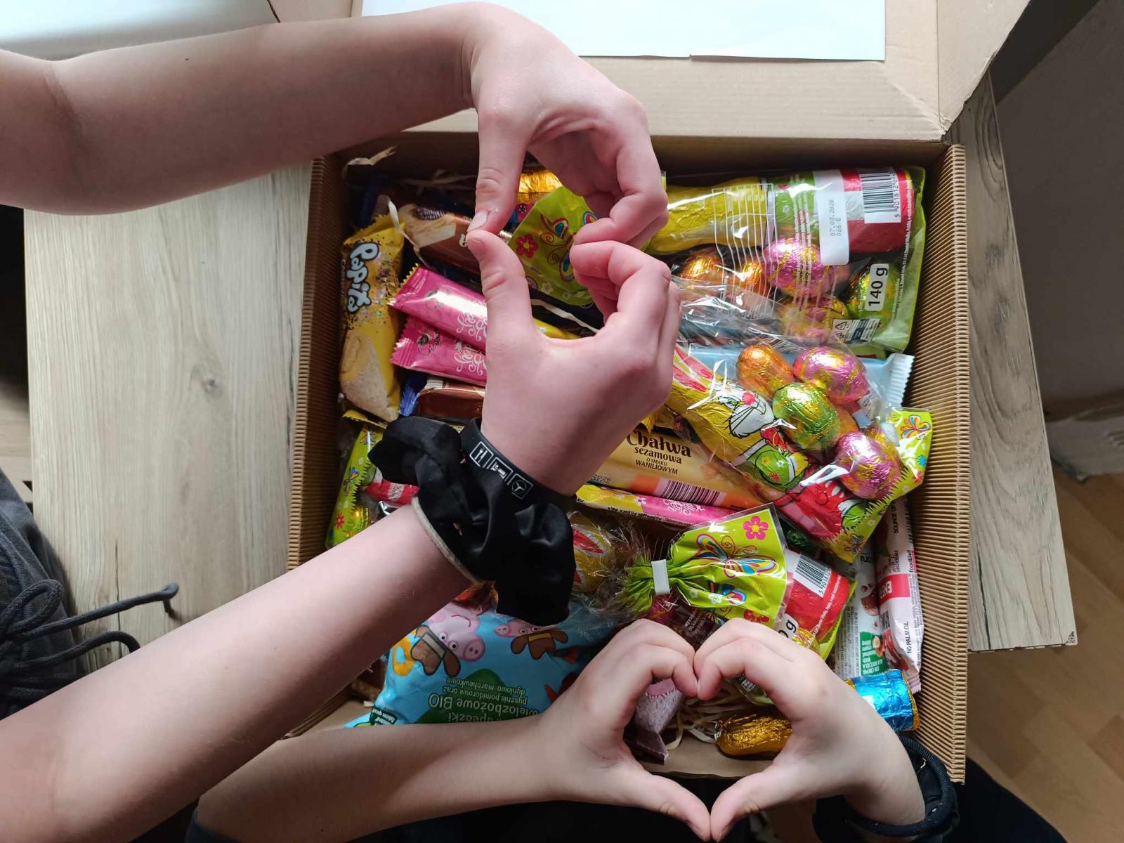 Podziękowania dla klasy 4b Szkoły Podstawowej nr 6 za przekazanie słodyczy