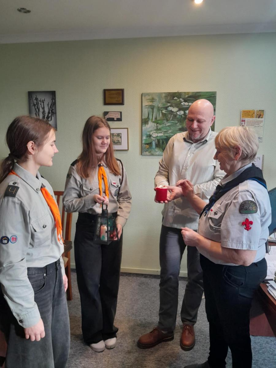 Harcerze przekazali nam Betlejemskie Światło Pokoju