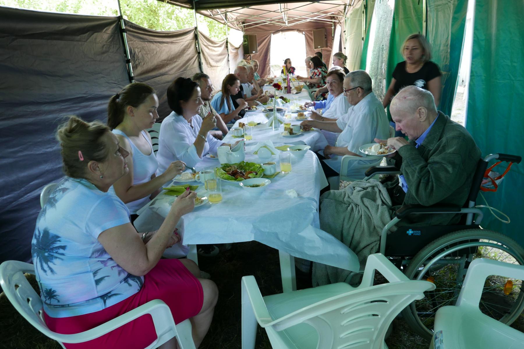 Integracyjny obiad w mieszkaniu chronionym