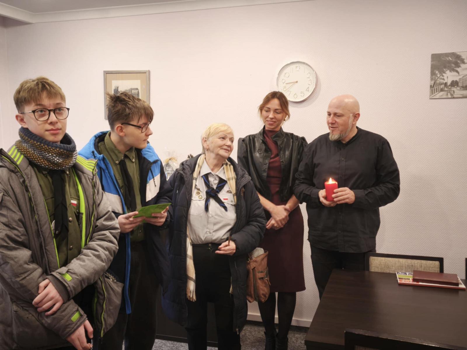 Betlejemskie Światło Pokoju w MOPR – „Pielęgnuj dobro w sobie”